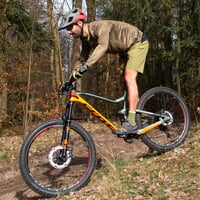 GENIUS BIKE SHORTS pánské cyklo šortky olivová/černá