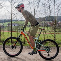 GENIUS BIKE SHORTS pánské cyklo šortky olivová/černá