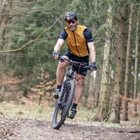 GRAVEL pánsky cyklistický dres piesková/čierna